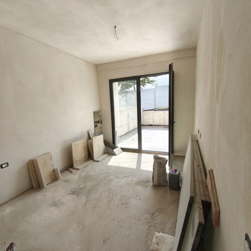 Tirane, shitet apartament 3+1+Ballkon Kati 1, 150 m² 477.000 € (Maison De La Terre – Mjull-Bathore)