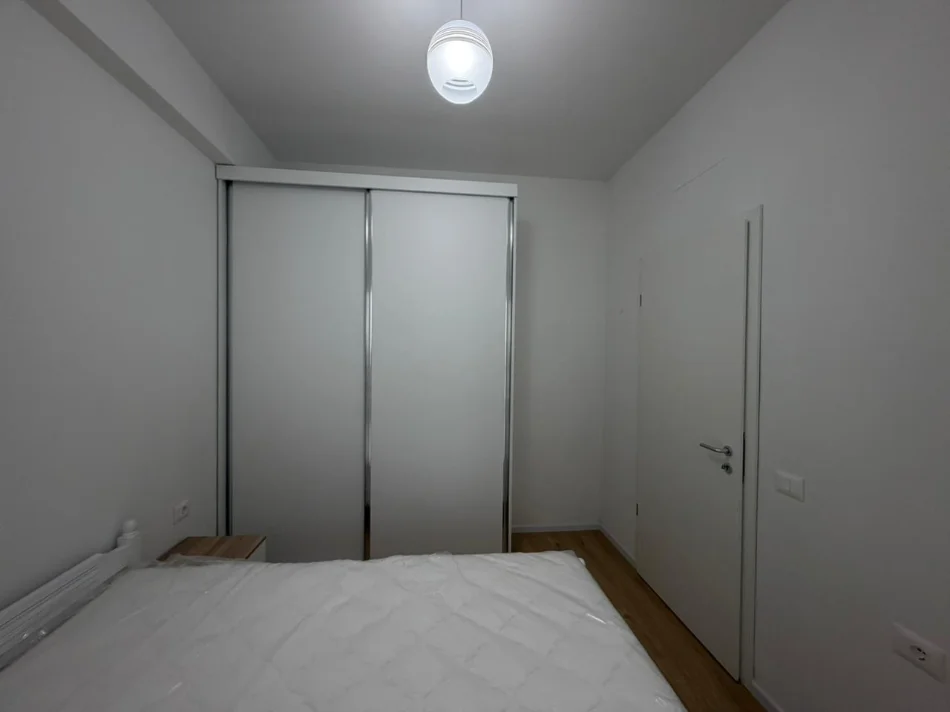 Tirane, jepet me qera apartament 1+1+Ballkon Kati 5, 61 m² 350 € (Kompleksi Kadiu Ali Demi)