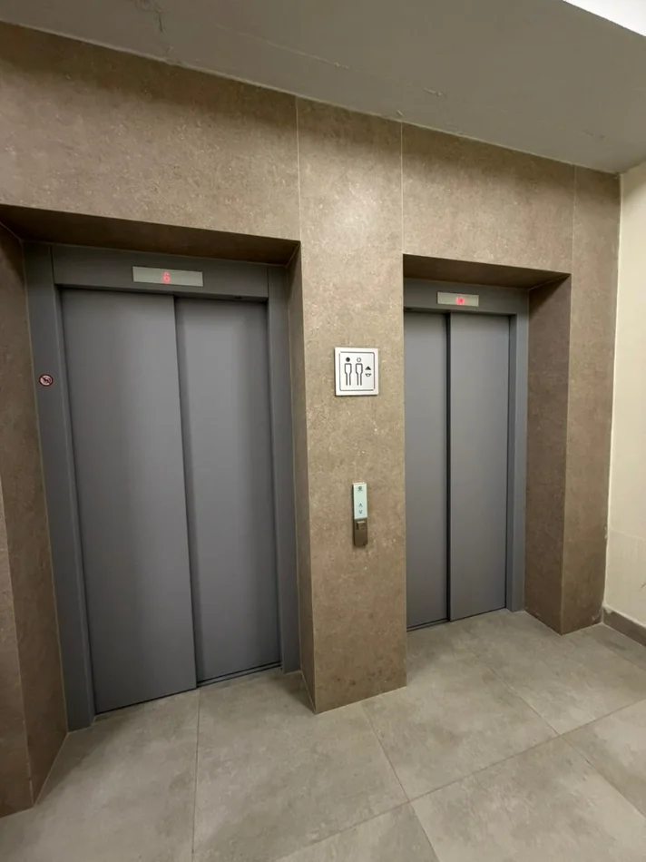 Tirane, jepet me qera apartament 1+1+Ballkon Kati 5, 61 m² 350 € (Kompleksi Kadiu Ali Demi)