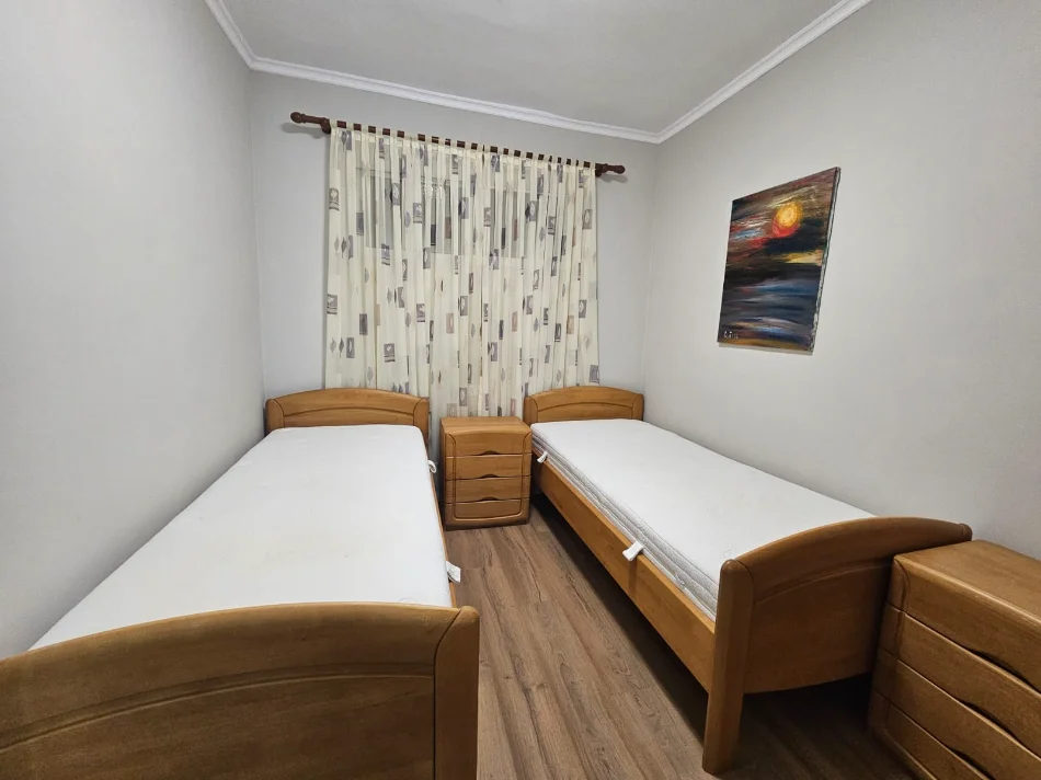 Tirane, jepet me qera apartament Kati 1, 75 m² 800 € 