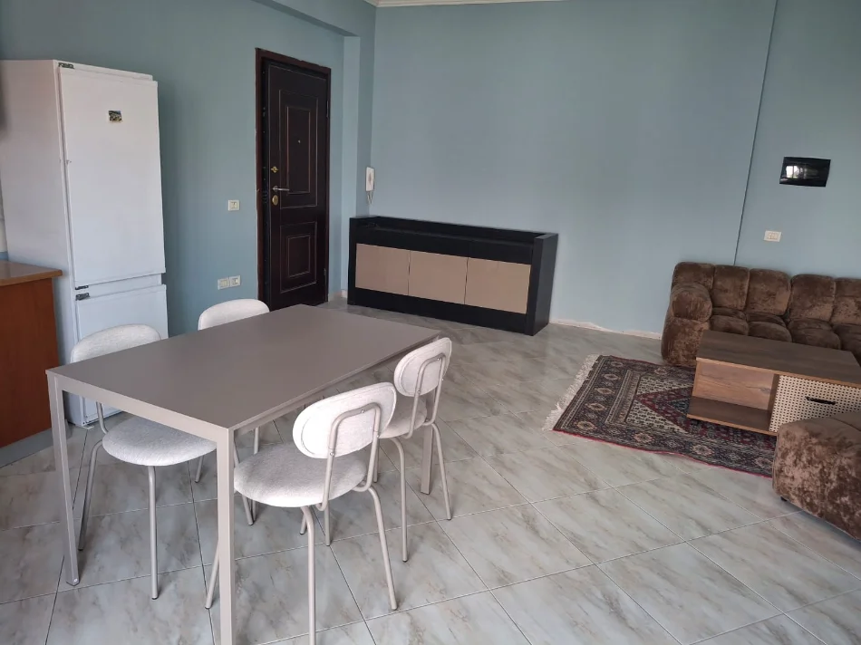 Tirane, jepet me qera apartament 1+1 Kati 2, 60 m² 340 € (Pran Universitetit Evropian)