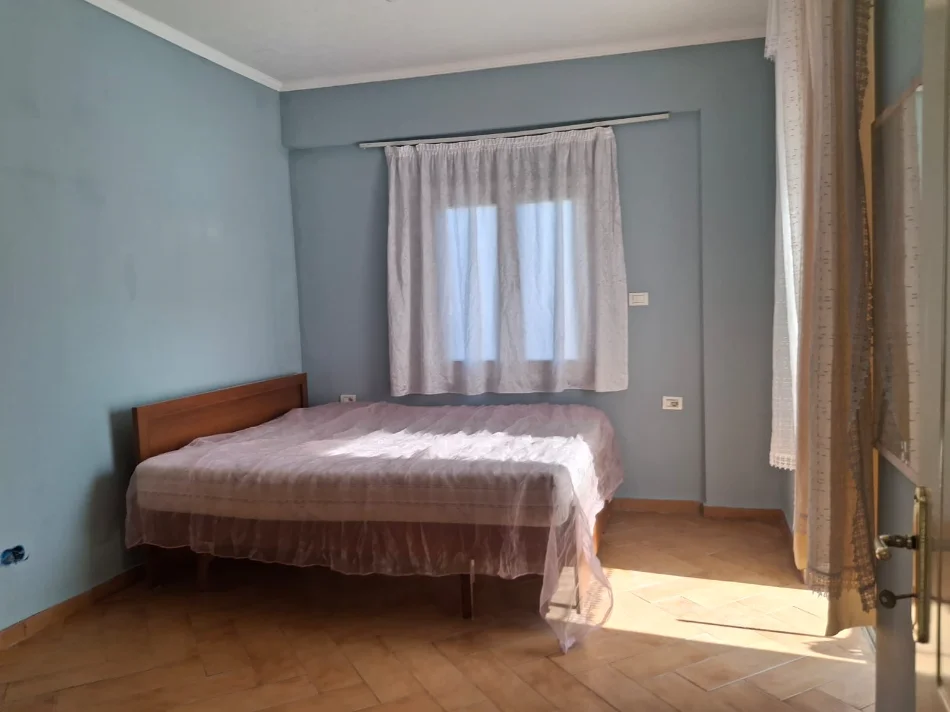 Tirane, jepet me qera apartament 1+1 Kati 2, 60 m² 340 € (Pran Universitetit Evropian)