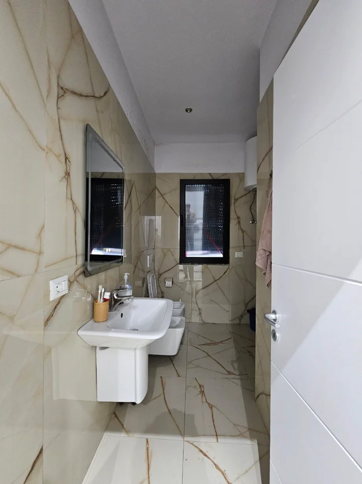 Tirane, shitet apartament Kati 0, 85 m² 135.000 € (Selite)