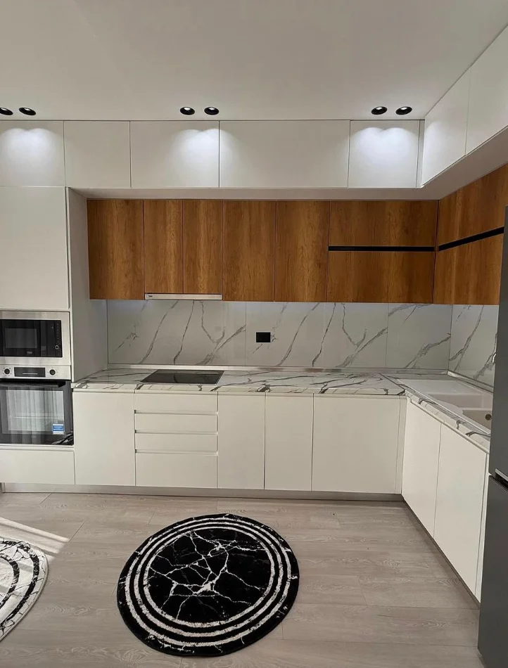 Tirane, jepet me qera apartament 2+1+Aneks+Ballkon Kati 3, 100 m² 600 € (Astir)
