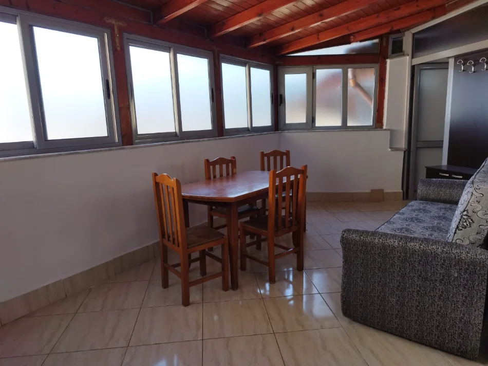 Tirane, jepet me qera apartament 2+1+Ballkon Kati 5, 100 m² 500 € (xhamllik)