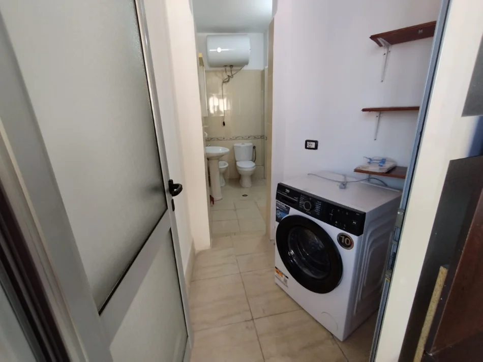 Tirane, jepet me qera apartament 2+1+Ballkon Kati 5, 100 m² 500 € (xhamllik)