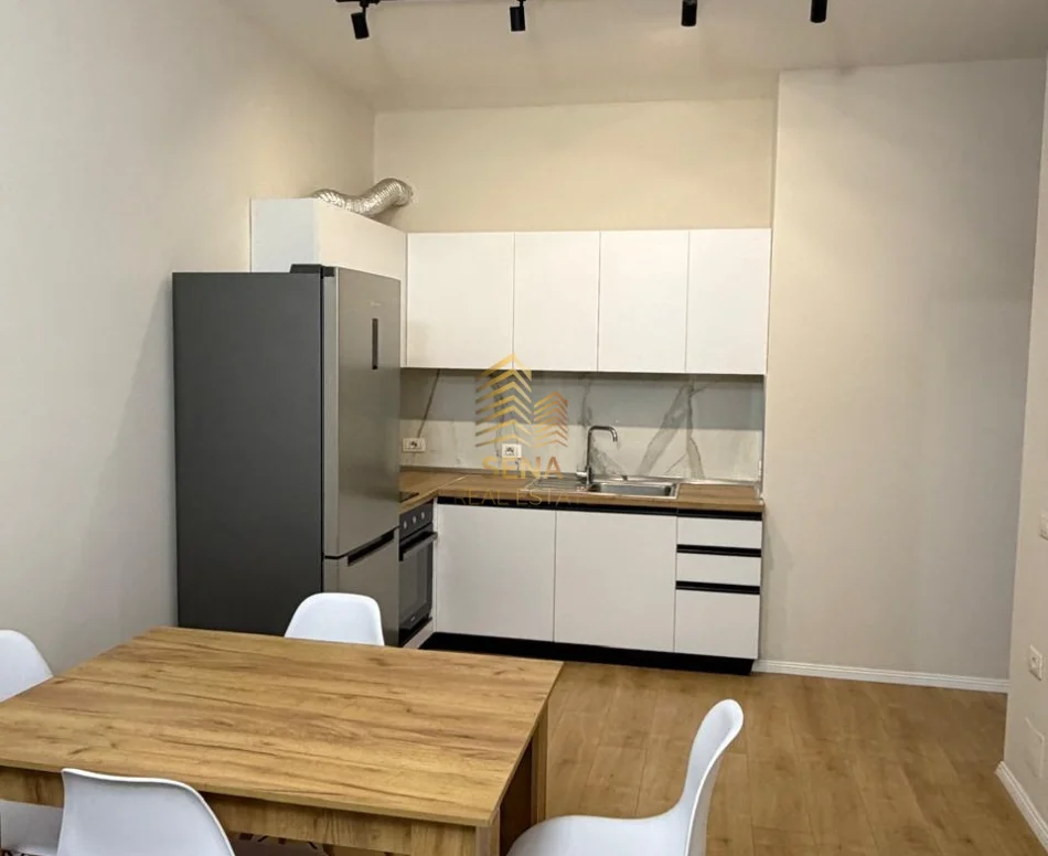 Tirane, jepet me qera apartament 2+1+Ballkon Kati 7, 75 m² 500 € (5 Maji, Kompleksi Inerti)