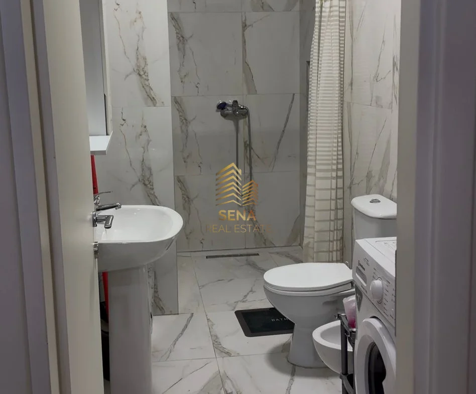 Tirane, jepet me qera apartament 2+1+Ballkon Kati 7, 75 m² 500 € (5 Maji, Kompleksi Inerti)