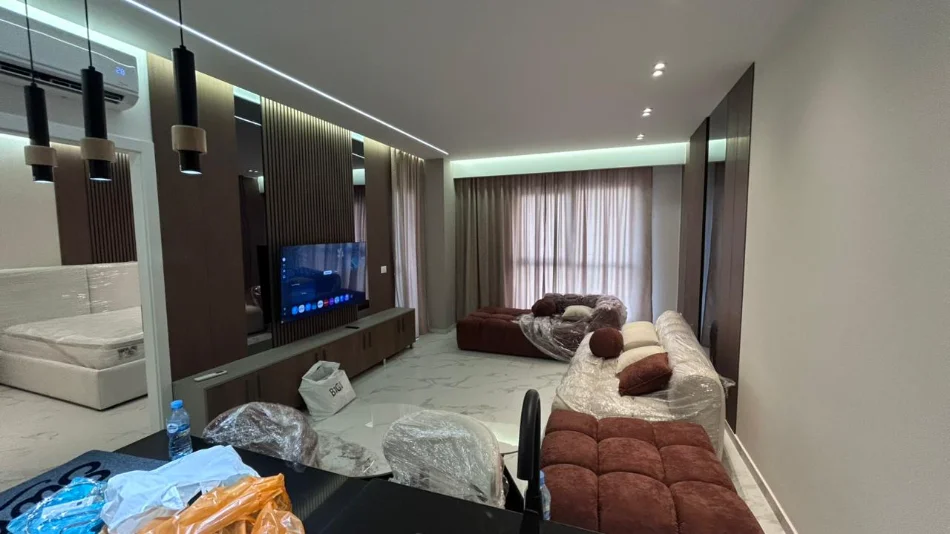 Tirane, jepet me qera apartament 1+1 Kati 5, 70 m² 680 € (Laprake)