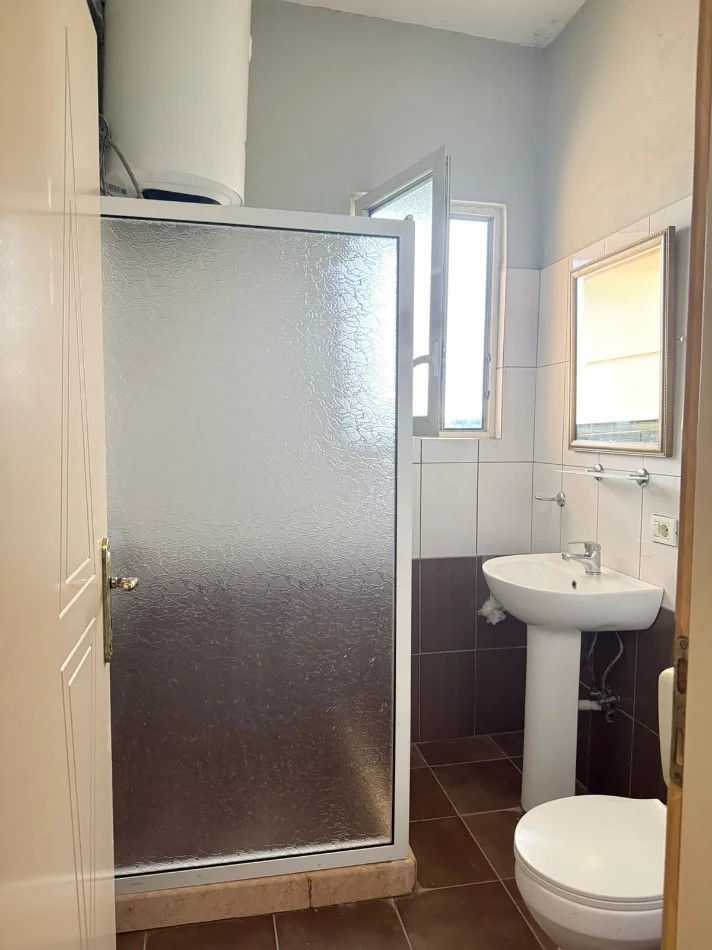 Tirane, jepet me qera apartament 1+1+Aneks+Ballkon Kati 3, 90 m² 35.000 € (Kodra e diellit)