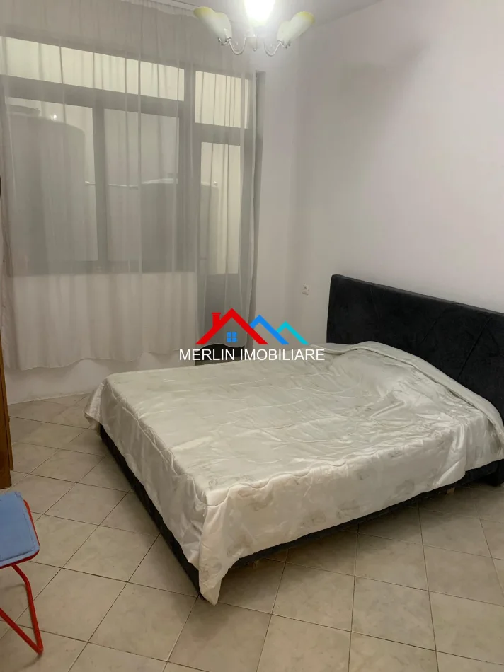 Tirane, jepet me qera apartament 1+1+Ballkon Kati 0, 65 m² 315 € (RRETH-RROTULLIMI,SHKOZE)