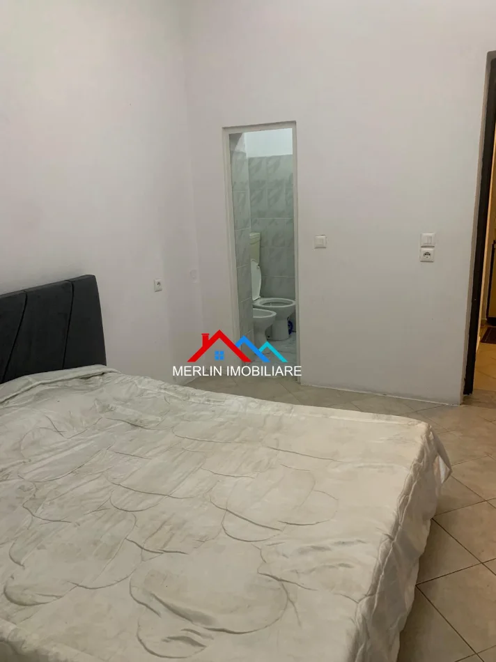Tirane, jepet me qera apartament 1+1+Ballkon Kati 0, 65 m² 315 € (RRETH-RROTULLIMI,SHKOZE)