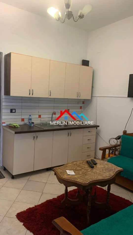 Tirane, jepet me qera apartament 1+1+Ballkon Kati 0, 65 m² 315 € (RRETH-RROTULLIMI,SHKOZE)