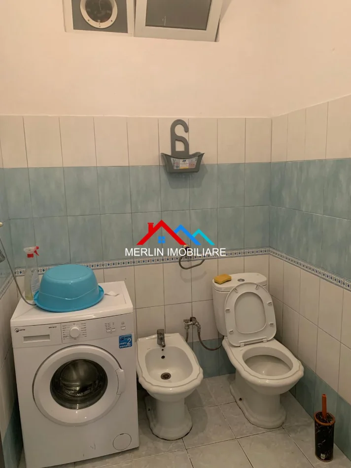 Tirane, jepet me qera apartament 1+1+Ballkon Kati 0, 65 m² 315 € (RRETH-RROTULLIMI,SHKOZE)