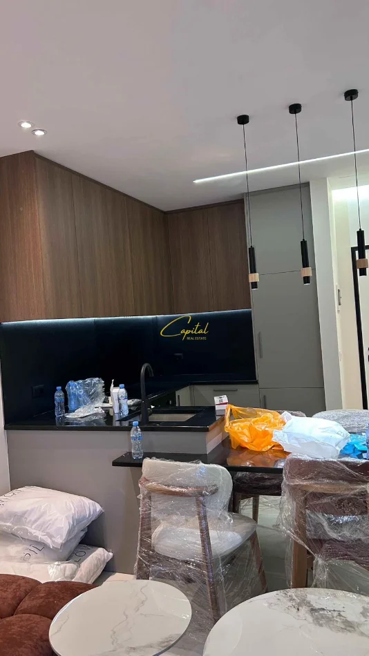 Tirane, jepet me qera apartament 1+1 Kati 2, 70 m² 650 € (LAPRAKE)