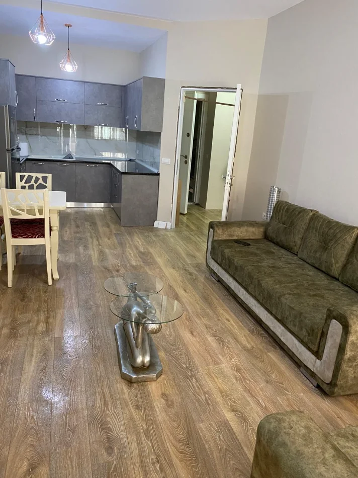Tirane, jepet me qera apartament 2+1 Kati 2, 90 m² 600 € (Brryli)