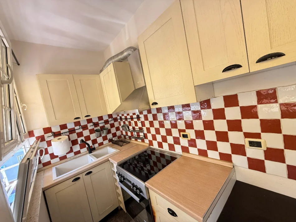 Tirane, shes apartament 2+1 Kati 4, 137 m² 272.000 € (kodra e diellit)