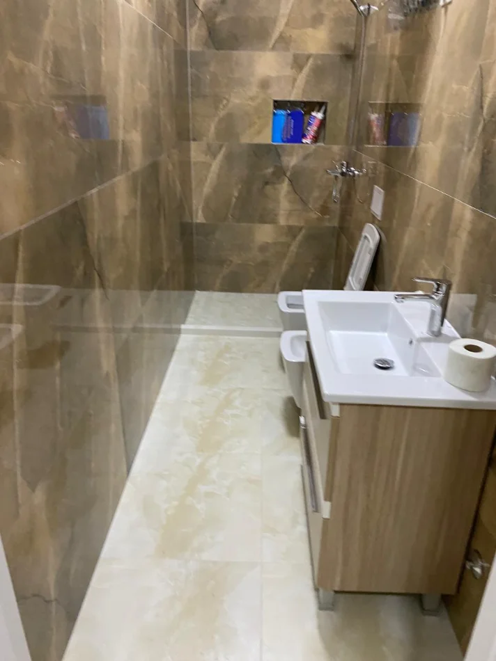 Tirane, jepet me qera apartament 2+1 Kati 2, 90 m² 600 € (Brryli)