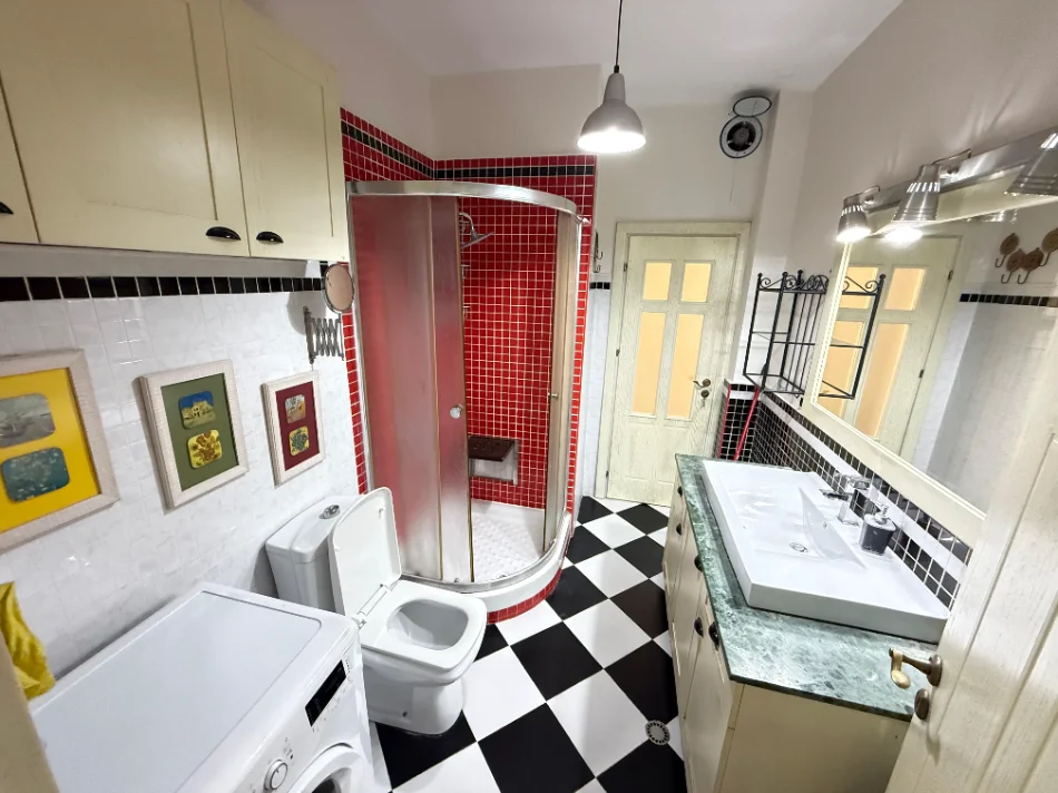 Tirane, shes apartament 2+1 Kati 4, 137 m² 272.000 € (kodra e diellit)