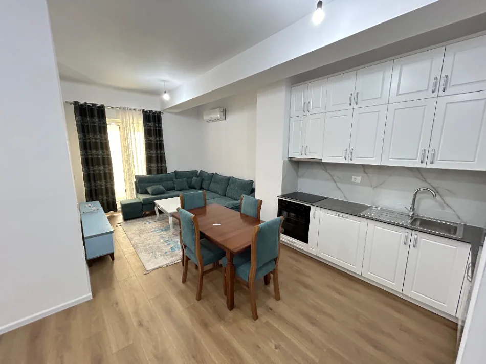 Tirane, jepet me qera apartament 2+1 Kati 4, 500 € (Ali Demi)