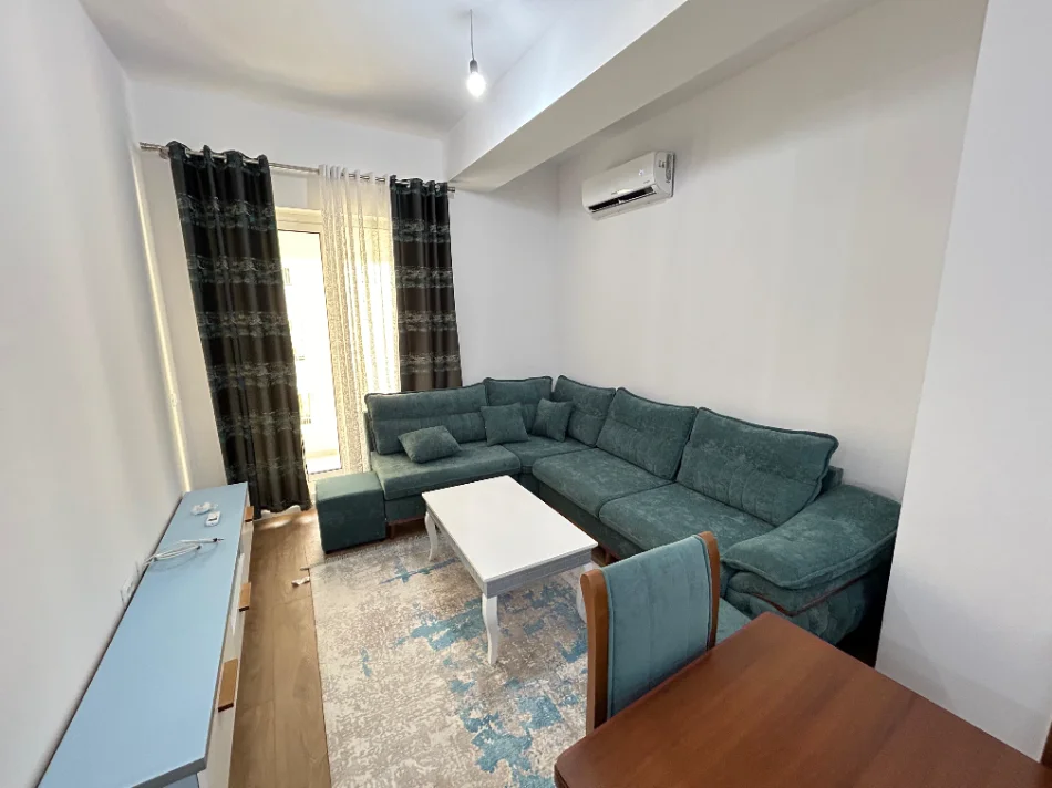 Tirane, jepet me qera apartament 2+1 Kati 4, 500 € (Ali Demi)