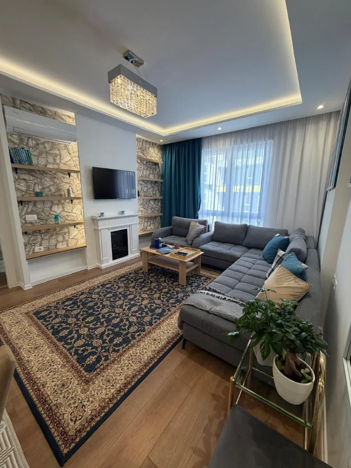 Tirane, jepet me qera apartament 1+1 , 63 m² 590 € (univers city)