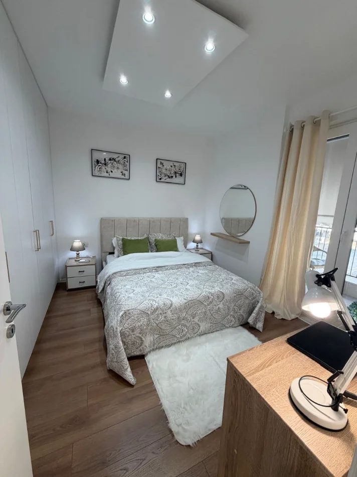 Tirane, jepet me qera apartament 1+1 , 63 m² 590 € (univers city)