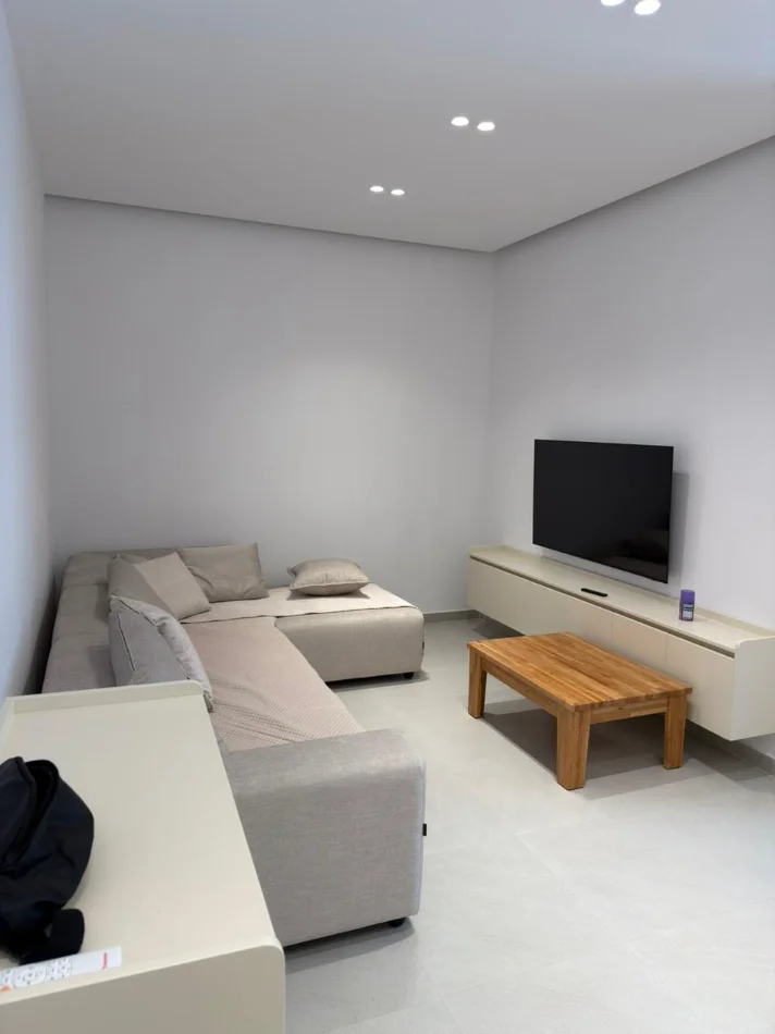 Tirane, jepet me qera apartament 1+1 Kati 3, 76 m² 400 € (Shkoze)
