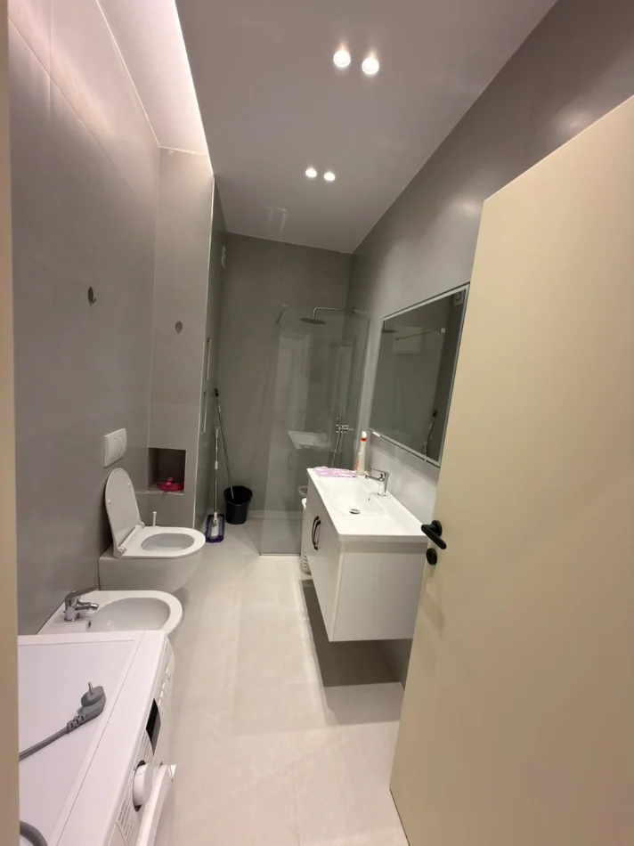 Tirane, jepet me qera apartament 1+1 Kati 3, 76 m² 400 € (Shkoze)
