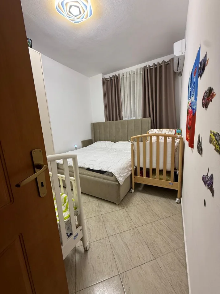 Tirane, shitet apartament 1+1+Ballkon Kati 1, 56 m² 95.000 € (Kombinat)