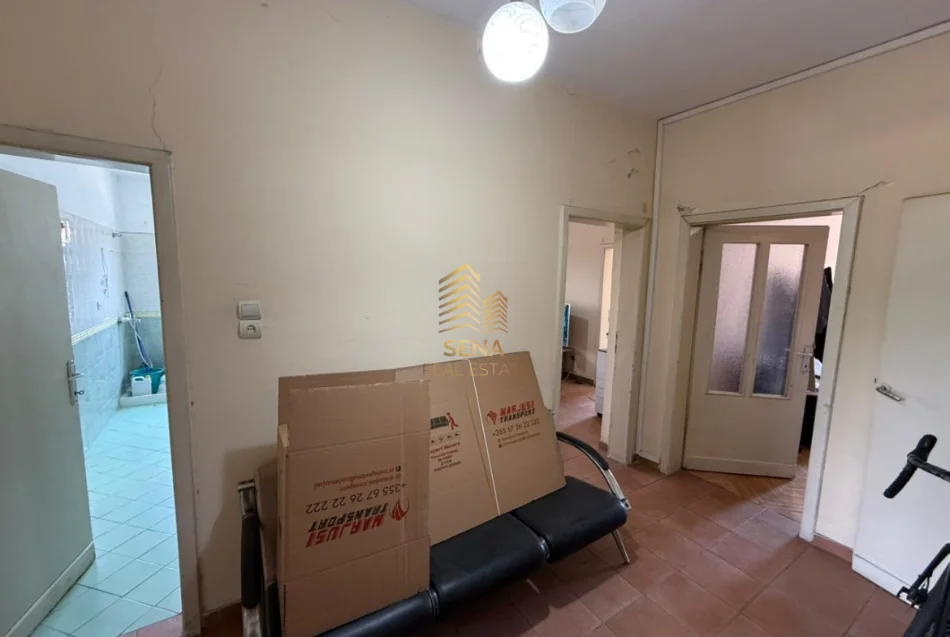 Tirane, jepet me qera ambjent biznesi Kati 3, 98 m² 800 € (Rruga e Elbasanit)