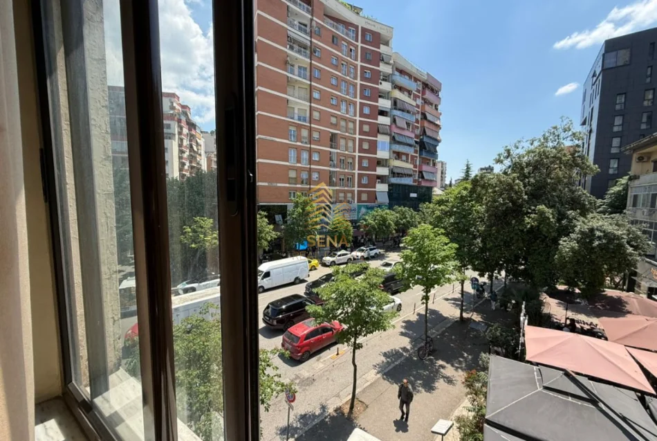 Tirane, jepet me qera ambjent biznesi Kati 3, 98 m² 800 € (Rruga e Elbasanit)