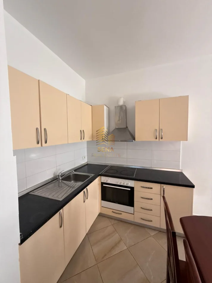 Tirane, jepet me qera apartament 2+1+Ballkon Kati 1, 80 m² 300 € (Fresk, Rruga Muhamet Deliu)
