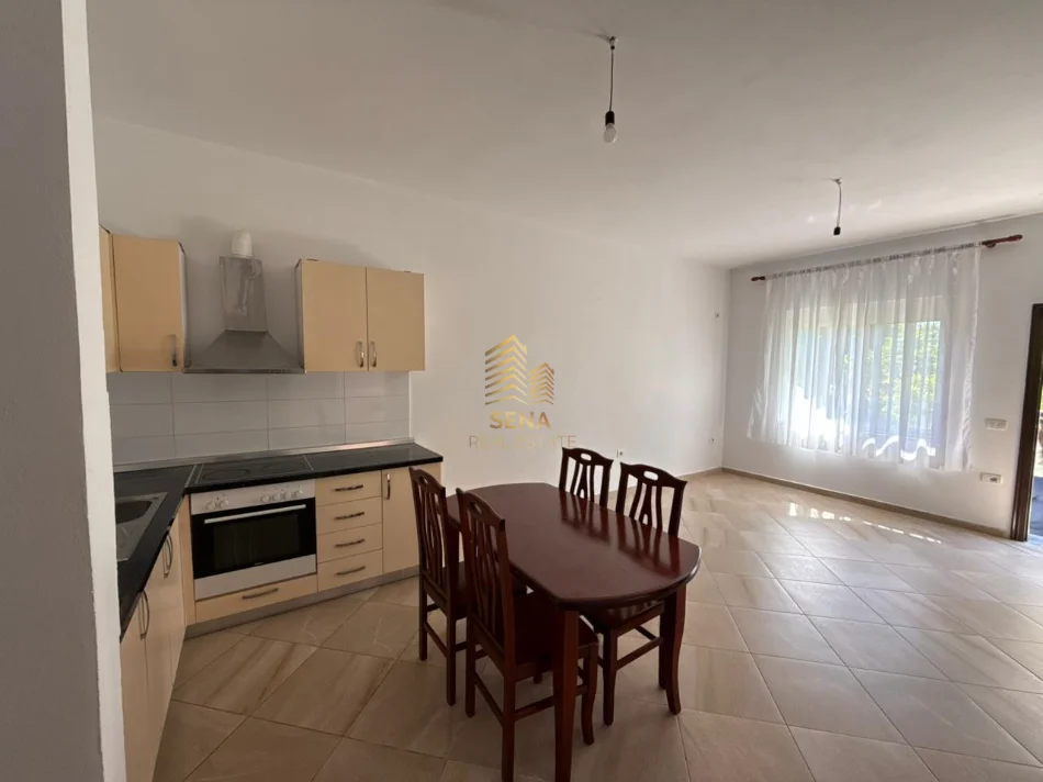 Tirane, jepet me qera apartament 2+1+Ballkon Kati 1, 80 m² 300 € (Fresk, Rruga Muhamet Deliu)