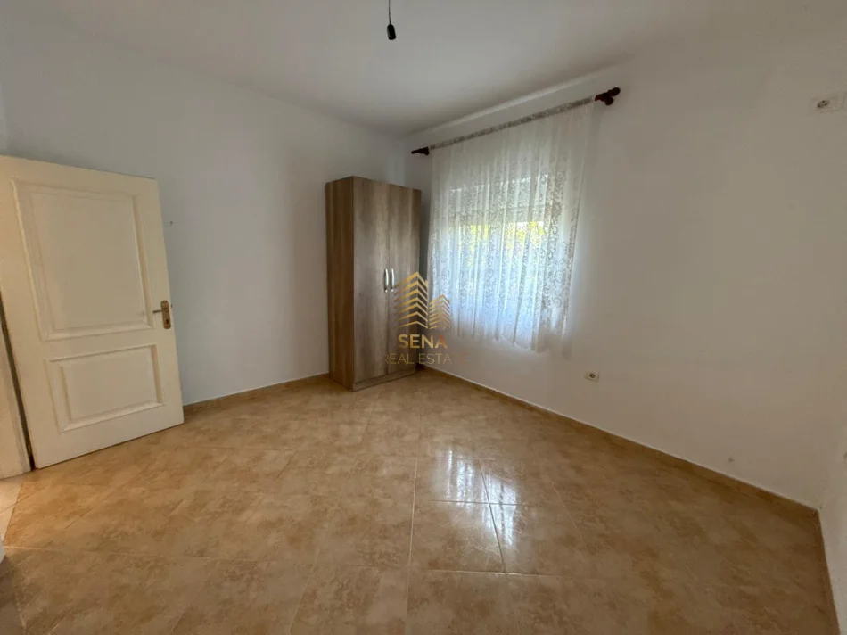 Tirane, jepet me qera apartament 2+1+Ballkon Kati 1, 80 m² 300 € (Fresk, Rruga Muhamet Deliu)