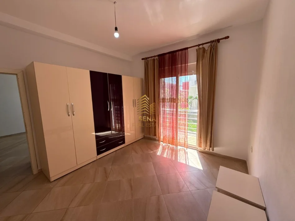 Tirane, jepet me qera apartament 2+1+Ballkon Kati 1, 80 m² 300 € (Fresk, Rruga Muhamet Deliu)