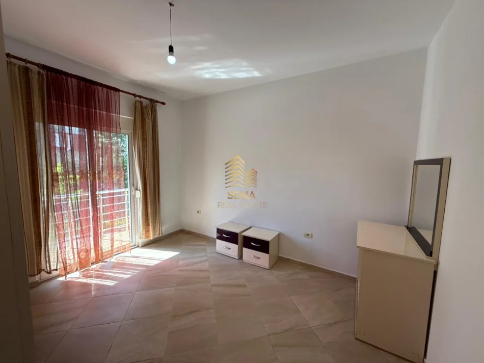 Tirane, jepet me qera apartament 2+1+Ballkon Kati 1, 80 m² 300 € (Fresk, Rruga Muhamet Deliu)
