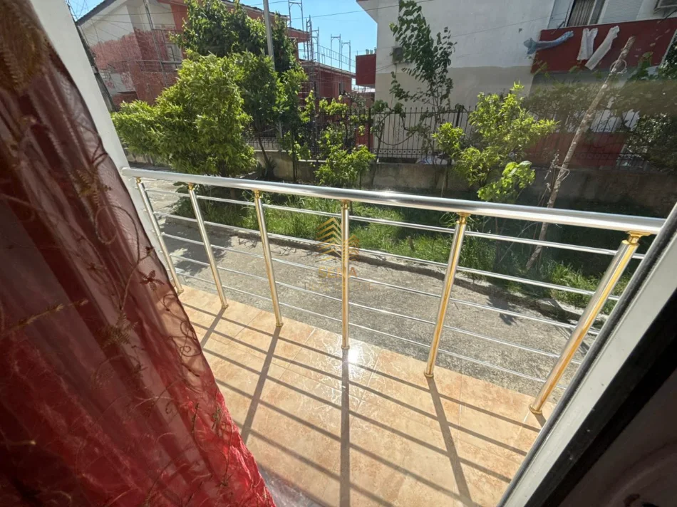 Tirane, jepet me qera apartament 2+1+Ballkon Kati 1, 80 m² 300 € (Fresk, Rruga Muhamet Deliu)