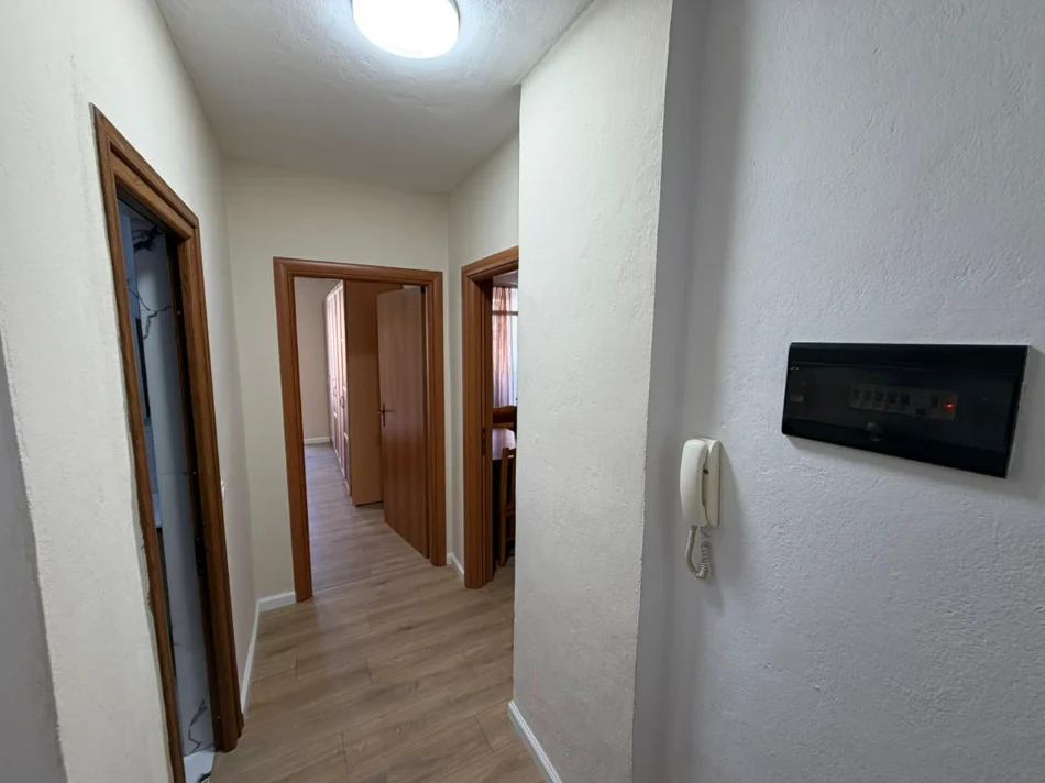 Tirane, jepet me qera apartament 1+1 Kati 4, (PAZARI I RI)