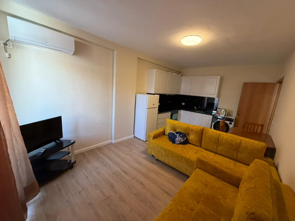 Tirane, jepet me qera apartament 1+1 Kati 4, (PAZARI I RI)