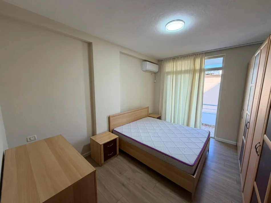 Tirane, jepet me qera apartament 1+1 Kati 4, (PAZARI I RI)