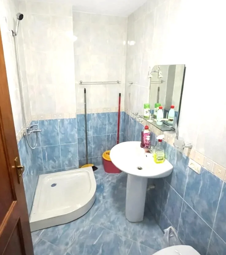 Tirane, jepet me qera apartament 2+1 Kati 4, 113 m² 750 € (LIQENI I THATE)