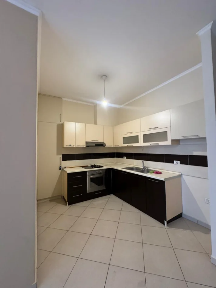 Tirane, shitet apartament 1+1 Kati 2, 72 m² 210.000 € (Kika 2)
