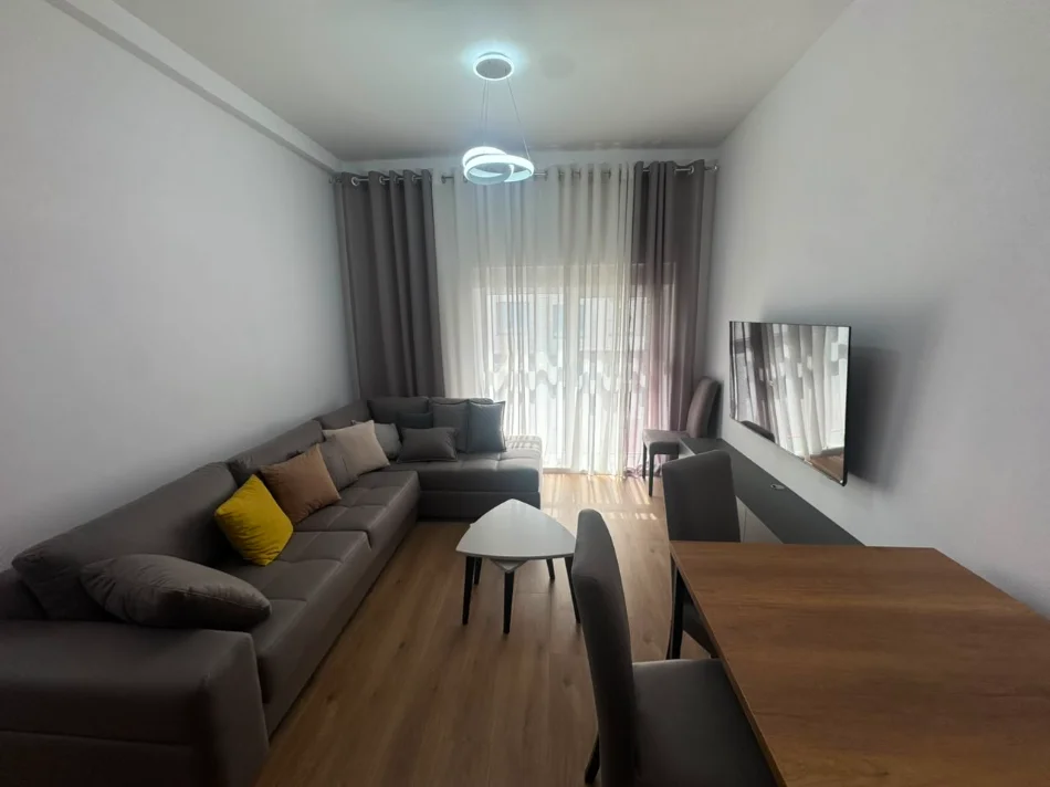 Tirane, jepet me qera apartament 1+1 Kati 5, (Ali Demi)