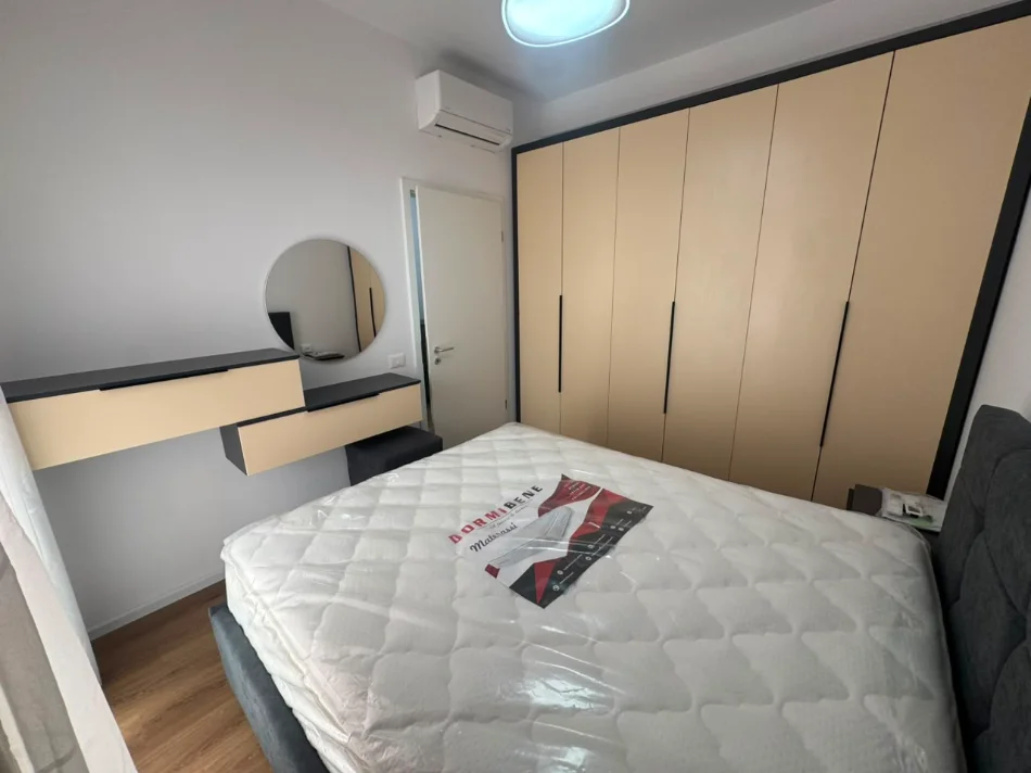Tirane, jepet me qera apartament 1+1 Kati 5, (Ali Demi)