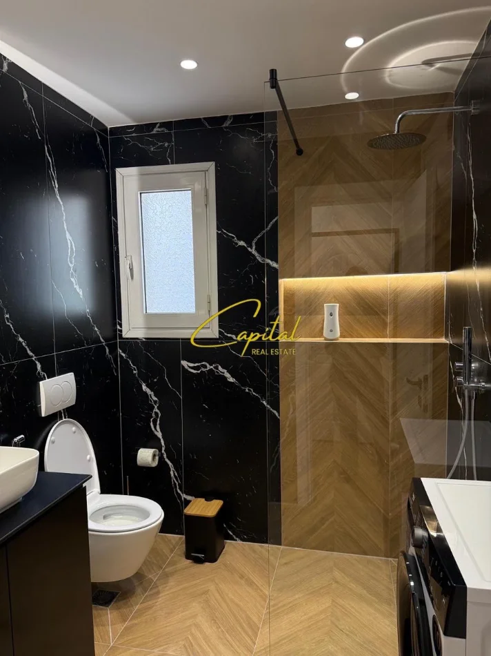 Tirane, jepet me qera apartament 1+1 Kati 1, 65 m² 800 € (LIQENI ARTIFICIAL)