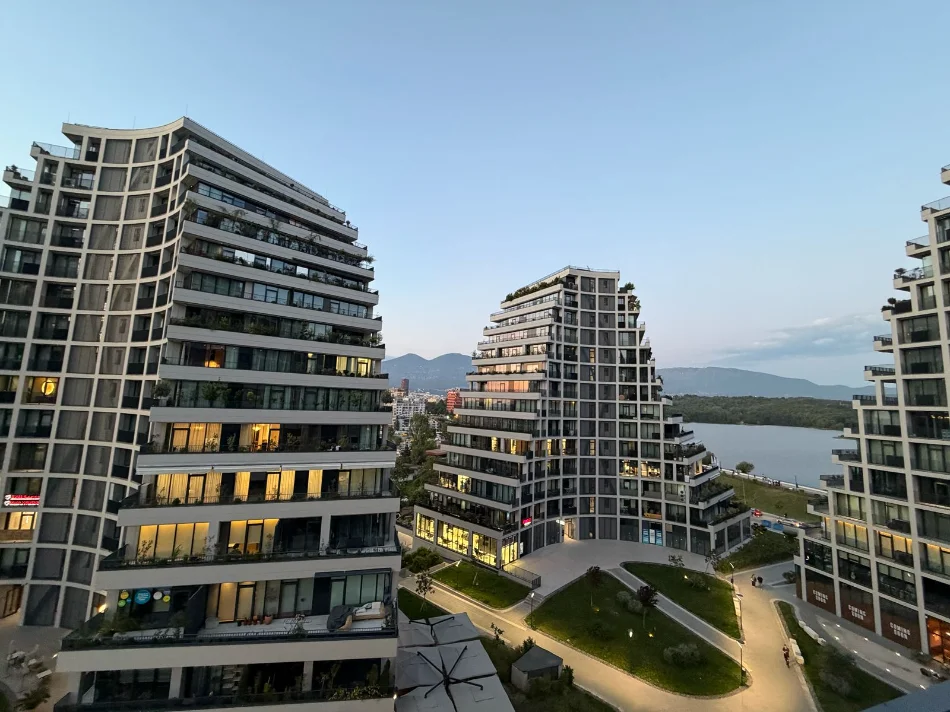Tirane, jepet me qera ambjent biznesi Kati 6, 270 m² 6.000 € (Lake View Residence)