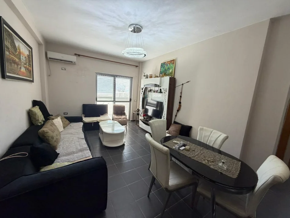 Shkembi Kavajes, shitet apartament 1+1+Ballkon Kati 3, 64 m² 60.000 € (Shkembi i Kavajes)