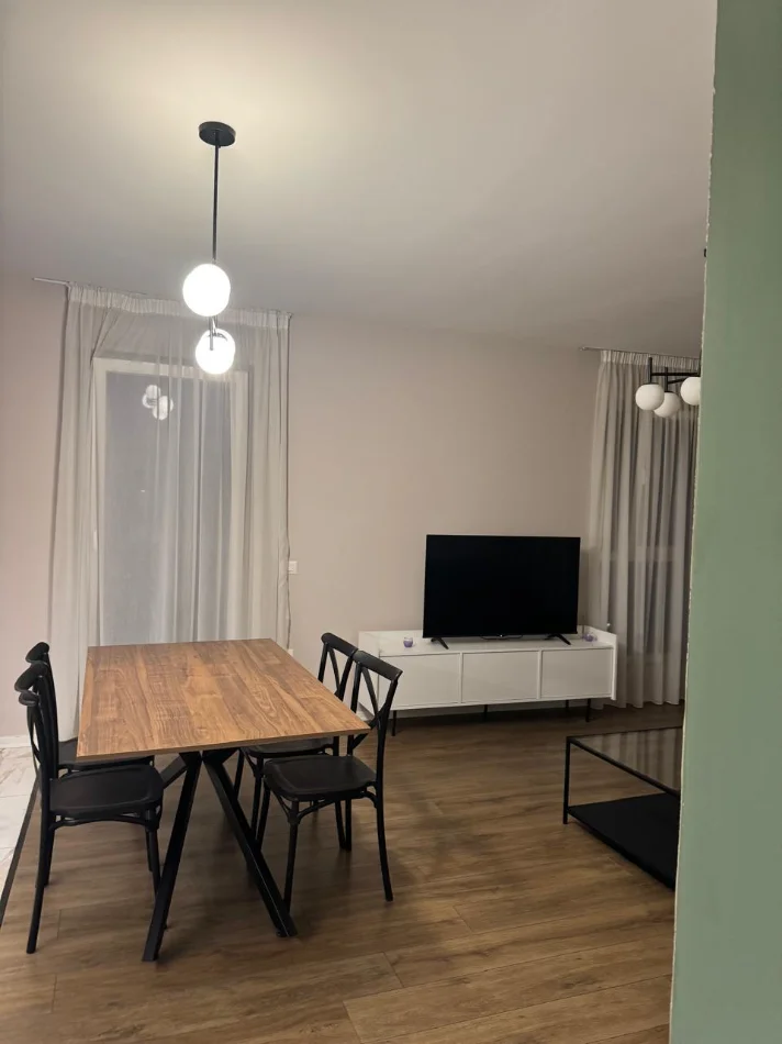 Tirane, jepet me qera apartament 2+1 , 840 € (Don Bosko)