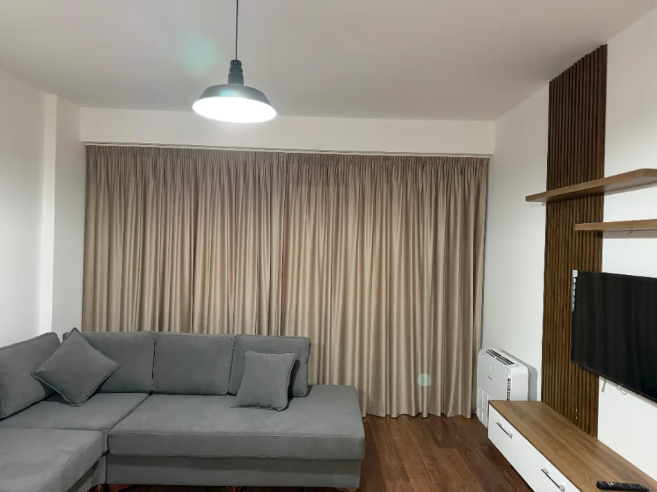 Tirane, jepet me qera apartament 1+1+Ballkon Kati 5, 480 € (Astir)